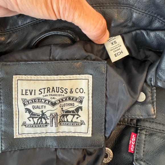 Levi’s black faux leather denim style jacket women’s XS - Picture 5 of 5